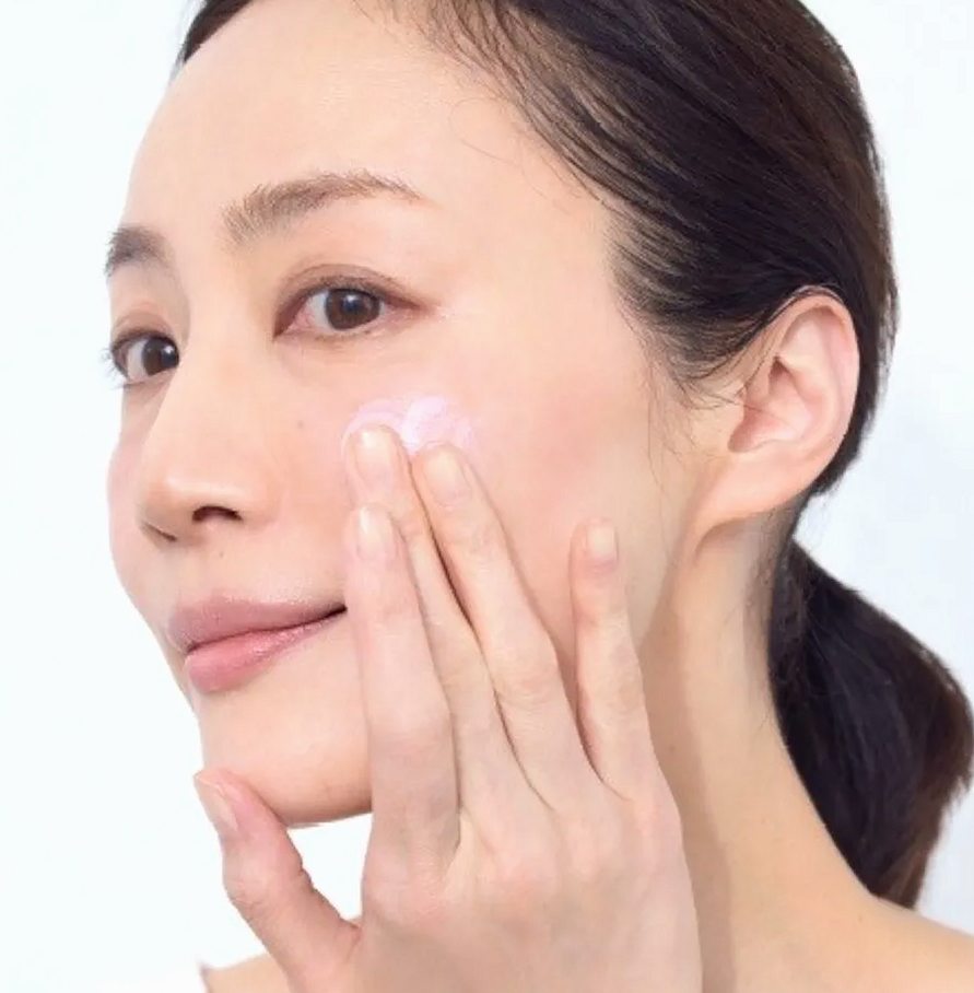 50代のお疲れ肌をプロのメイクで一新！大人肌に合う下地の色とは？